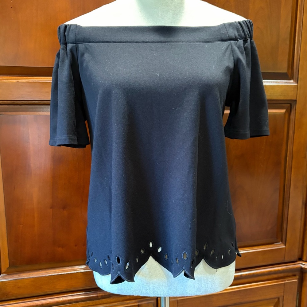 Ann Taylor Petite SzMP black off the shoulder with cut out hem top